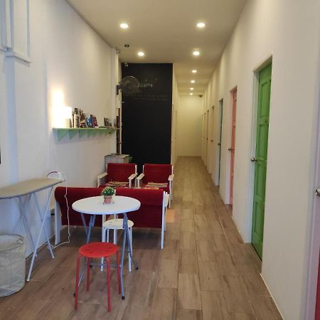 Ez Lodgings Kampong Gadong Екстер'єр фото