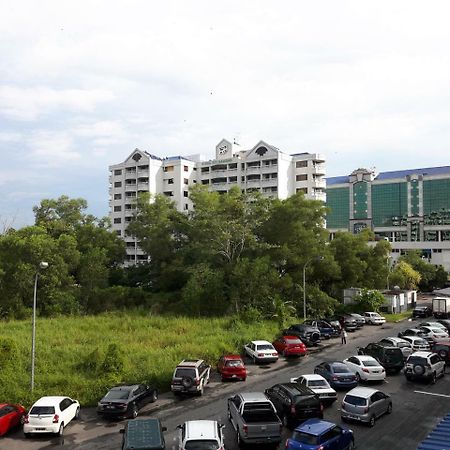 Ez Lodgings Kampong Gadong Екстер'єр фото