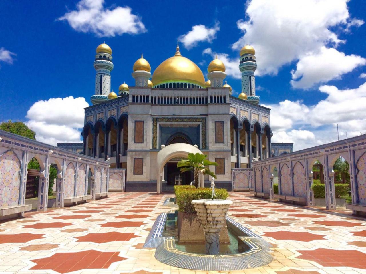 Ez Lodgings Kampong Gadong Екстер'єр фото