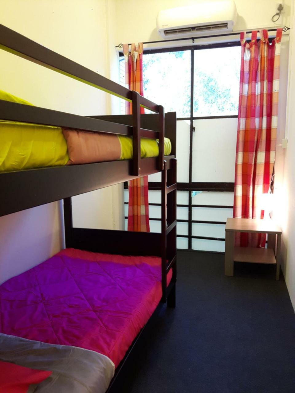 Ez Lodgings Kampong Gadong Екстер'єр фото