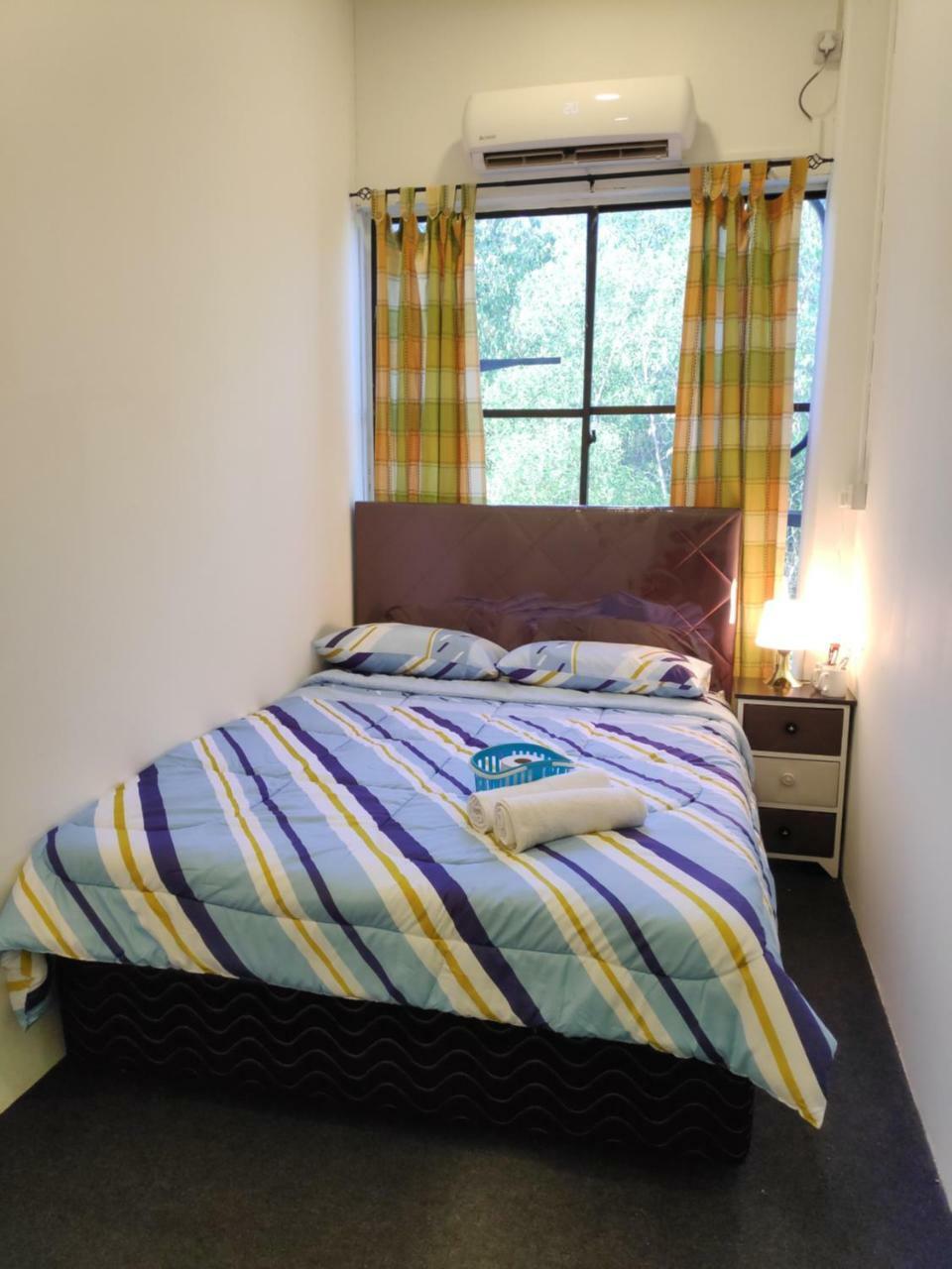 Ez Lodgings Kampong Gadong Екстер'єр фото