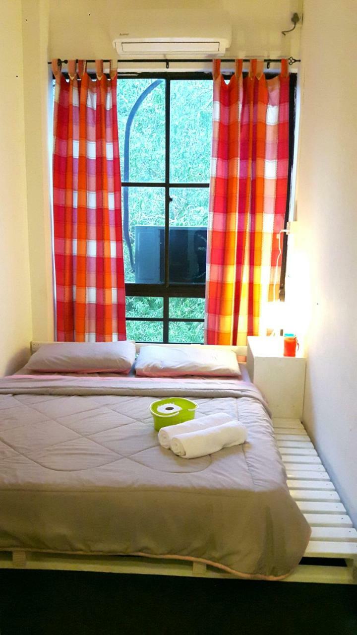 Ez Lodgings Kampong Gadong Екстер'єр фото