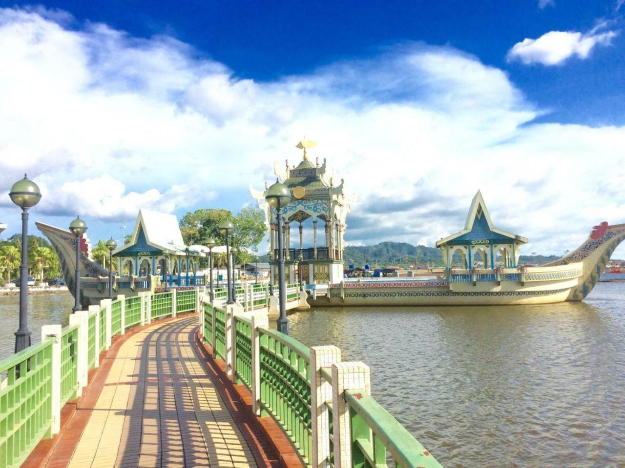 Ez Lodgings Kampong Gadong Екстер'єр фото