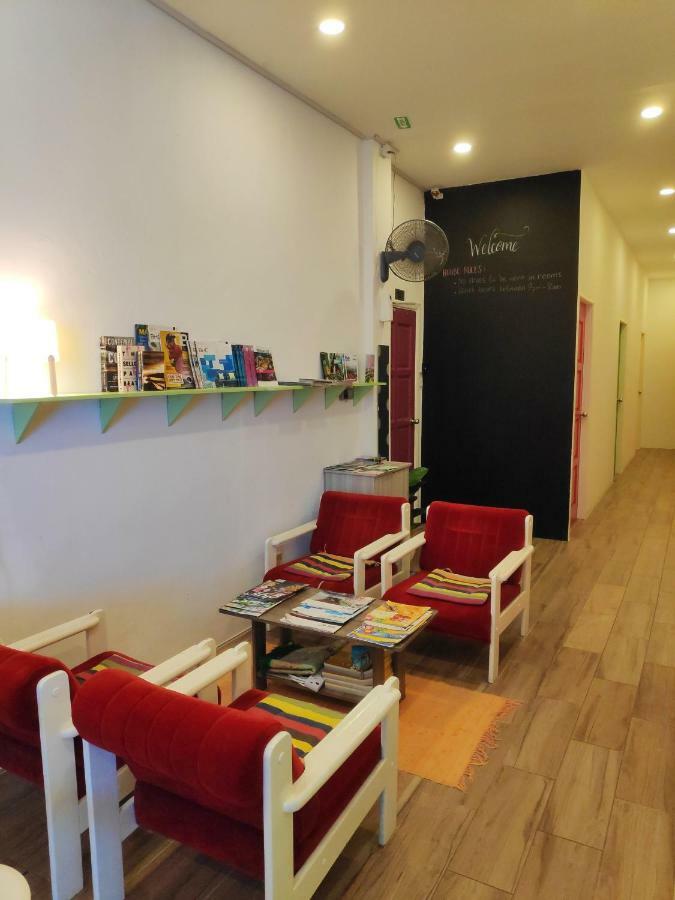 Ez Lodgings Kampong Gadong Екстер'єр фото