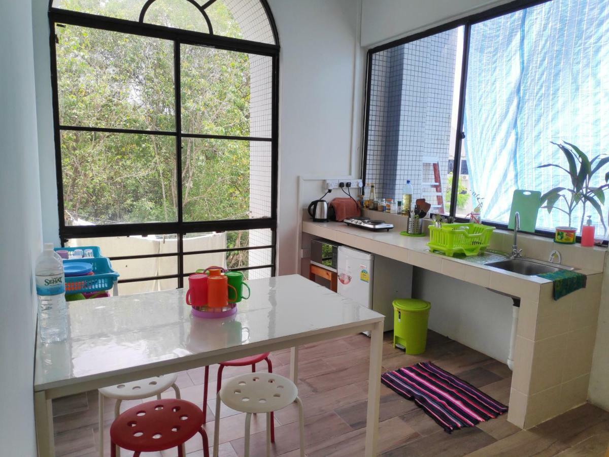 Ez Lodgings Kampong Gadong Екстер'єр фото