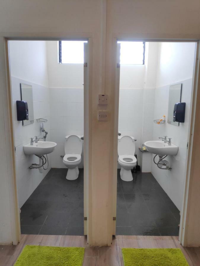 Ez Lodgings Kampong Gadong Екстер'єр фото
