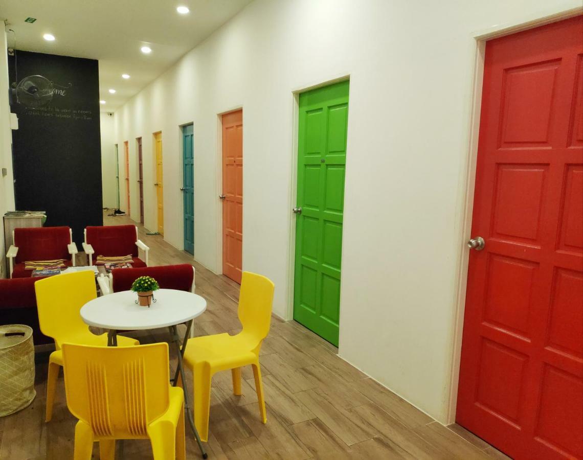 Ez Lodgings Kampong Gadong Екстер'єр фото