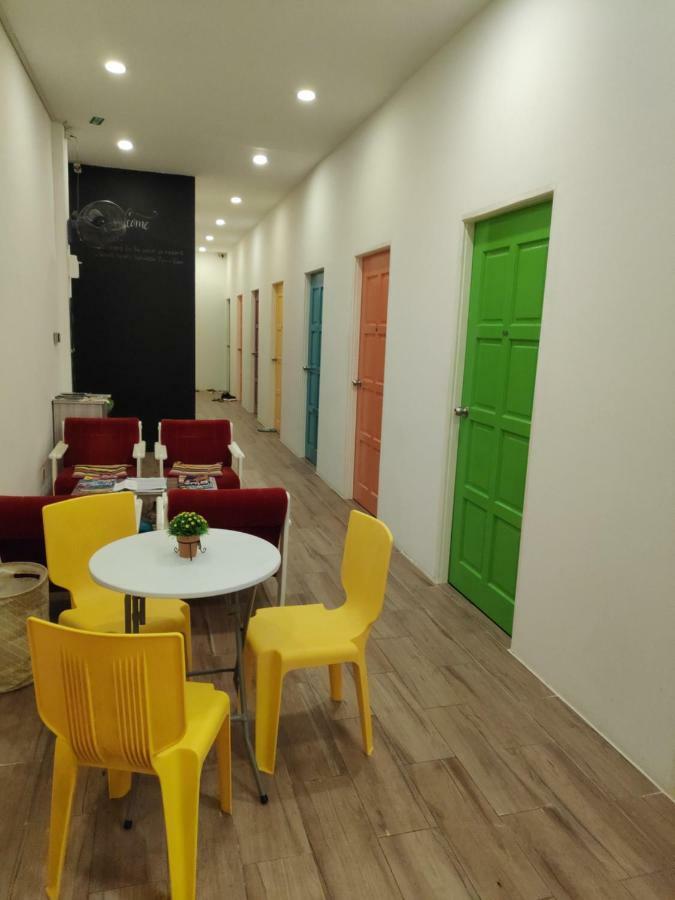 Ez Lodgings Kampong Gadong Екстер'єр фото
