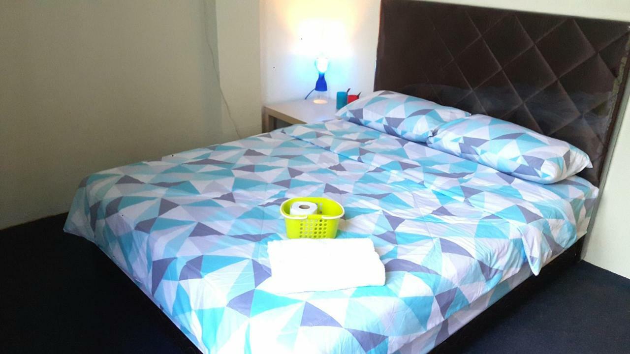 Ez Lodgings Kampong Gadong Екстер'єр фото