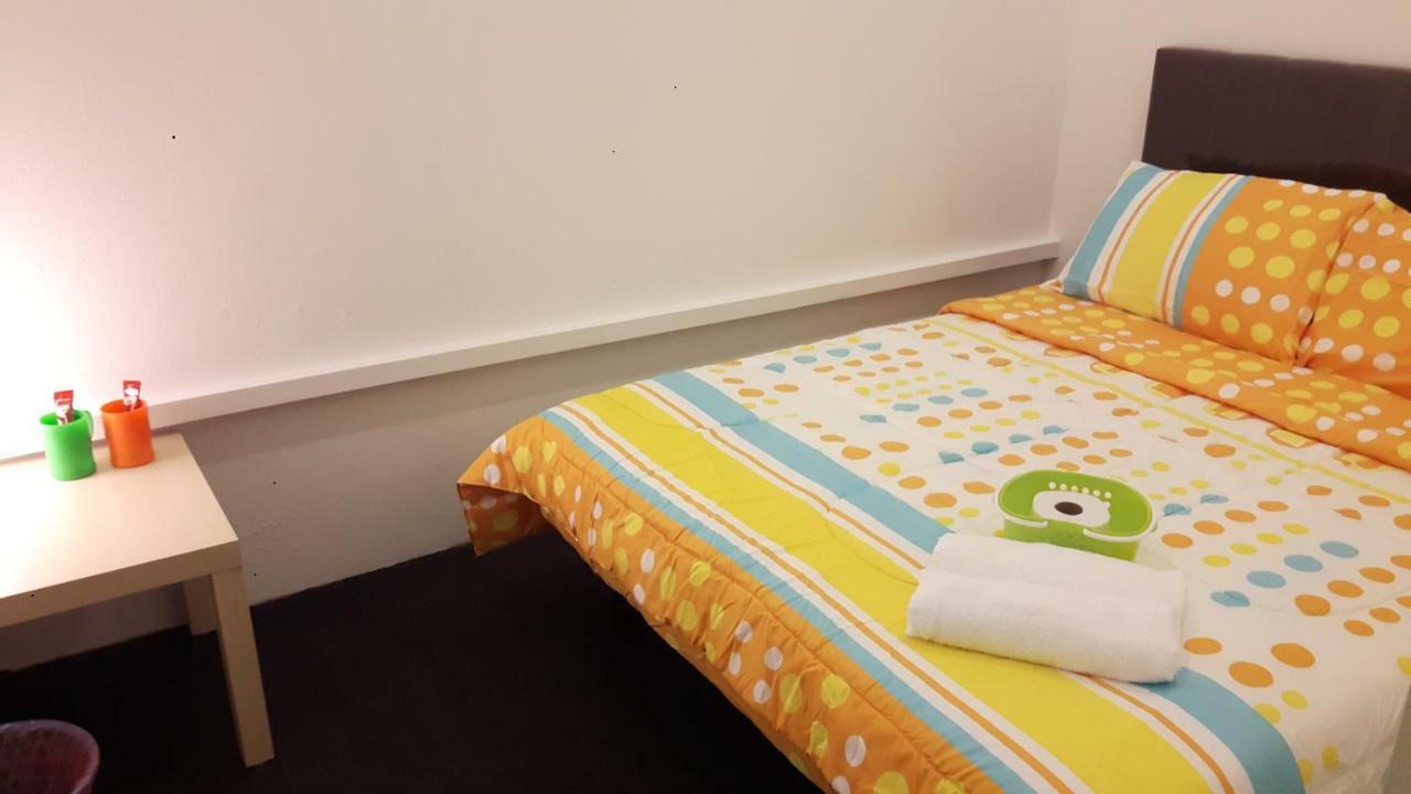 Ez Lodgings Kampong Gadong Екстер'єр фото